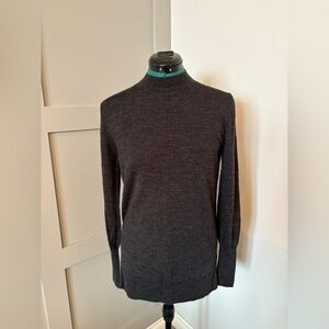 BADGLEY MISHKA 100% Merino Wool Charcoal Light Sweater